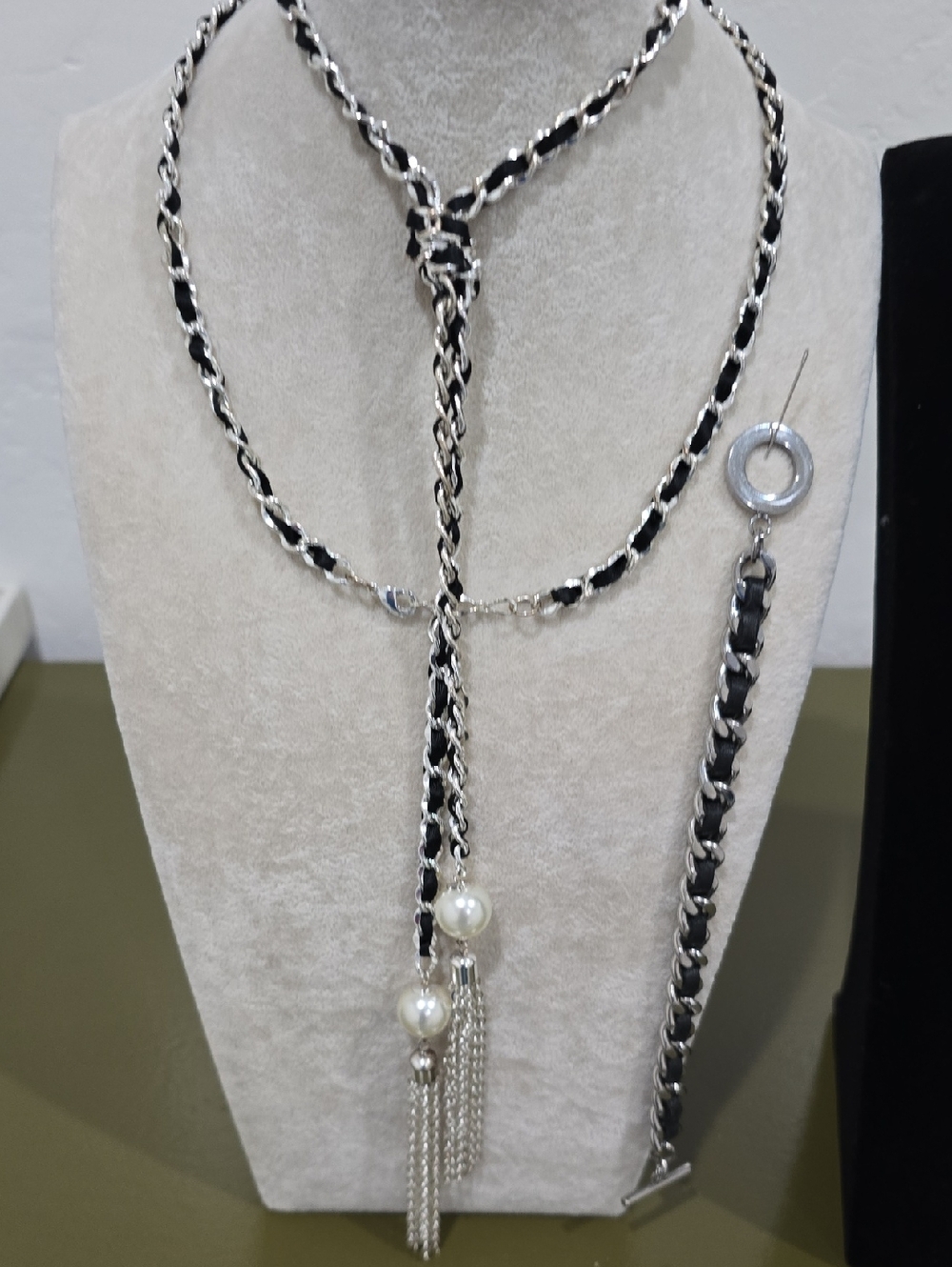 Elegant Silver and Black Chain Necklace